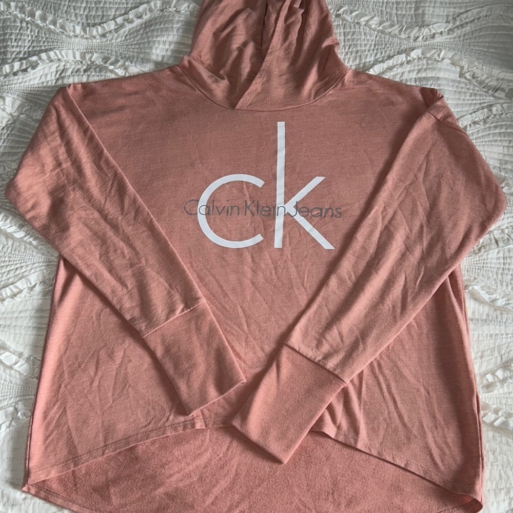 Calvin Klein Hoodie — salmon pink, with thumb holes. long fit style